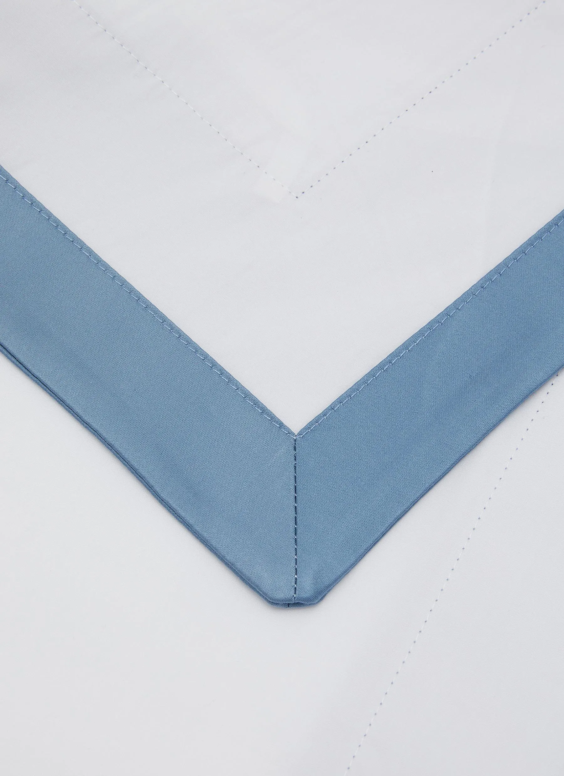 -----------CELSO DE LEMOS ---- ------------ ----Hella Queen Size Duvet Cover — Ciel --