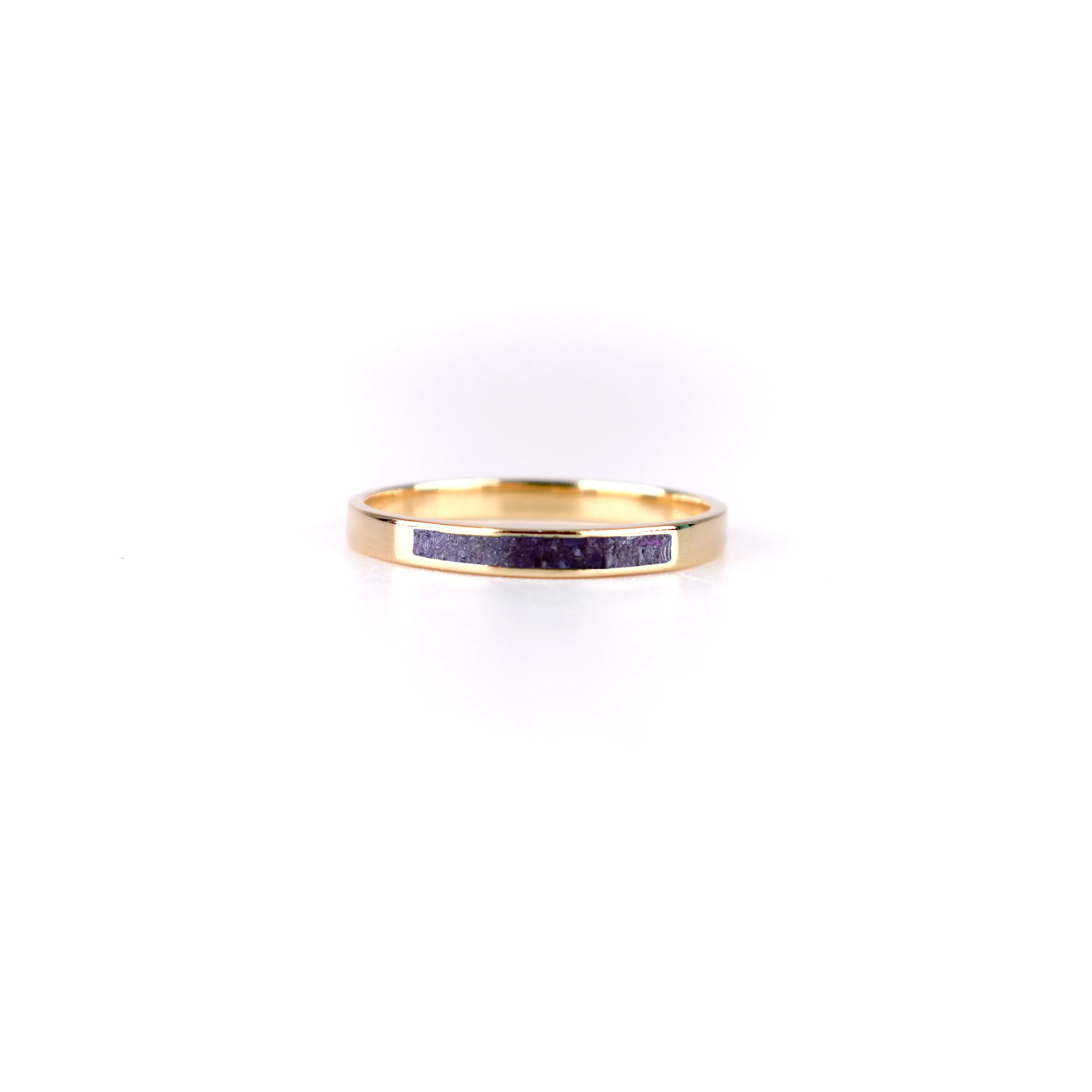18kt yellow gold 2.5mm Purple Wampum Inlay Band