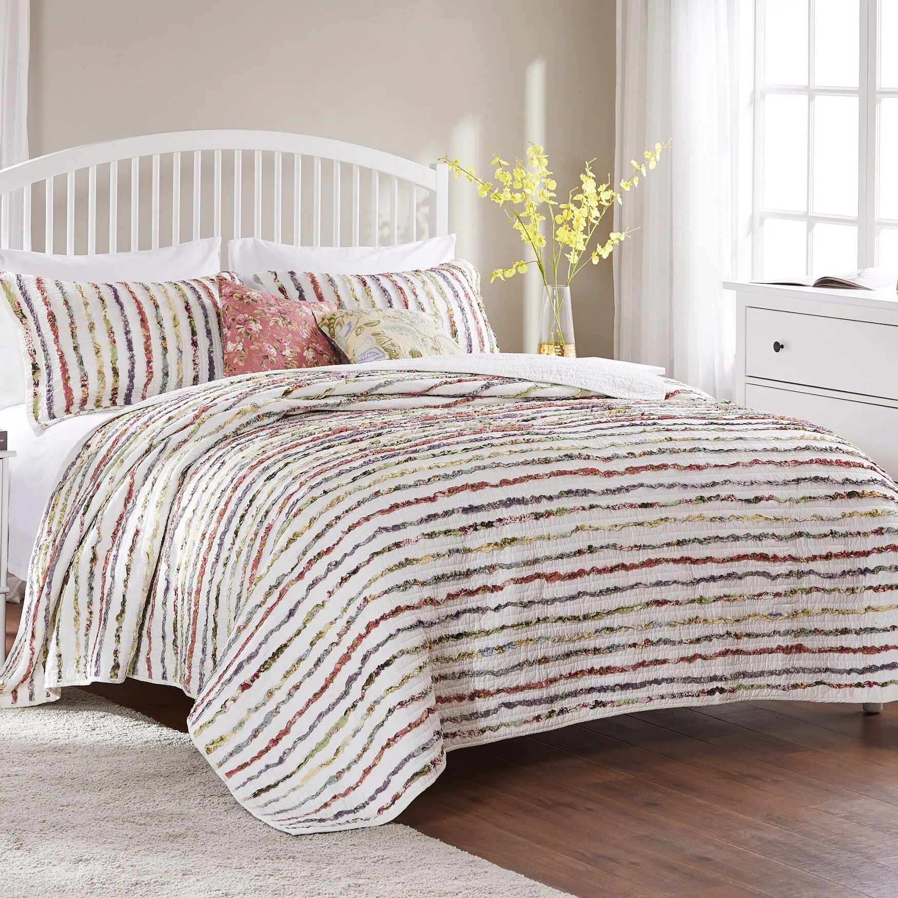Bella Ruffle Quilt And Decorative Pillow Set