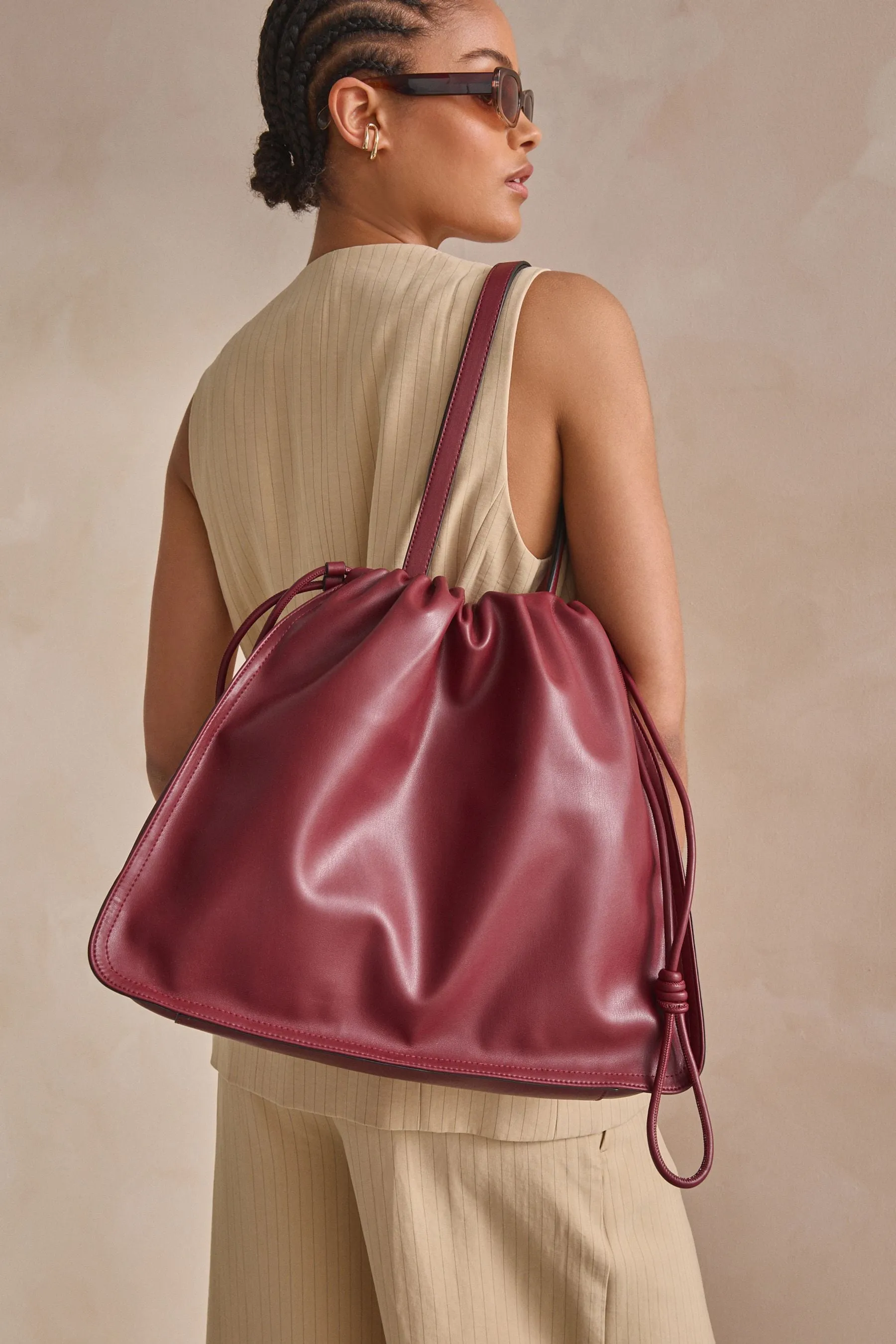 Berry Red Chain Detailed Shoulder Bag