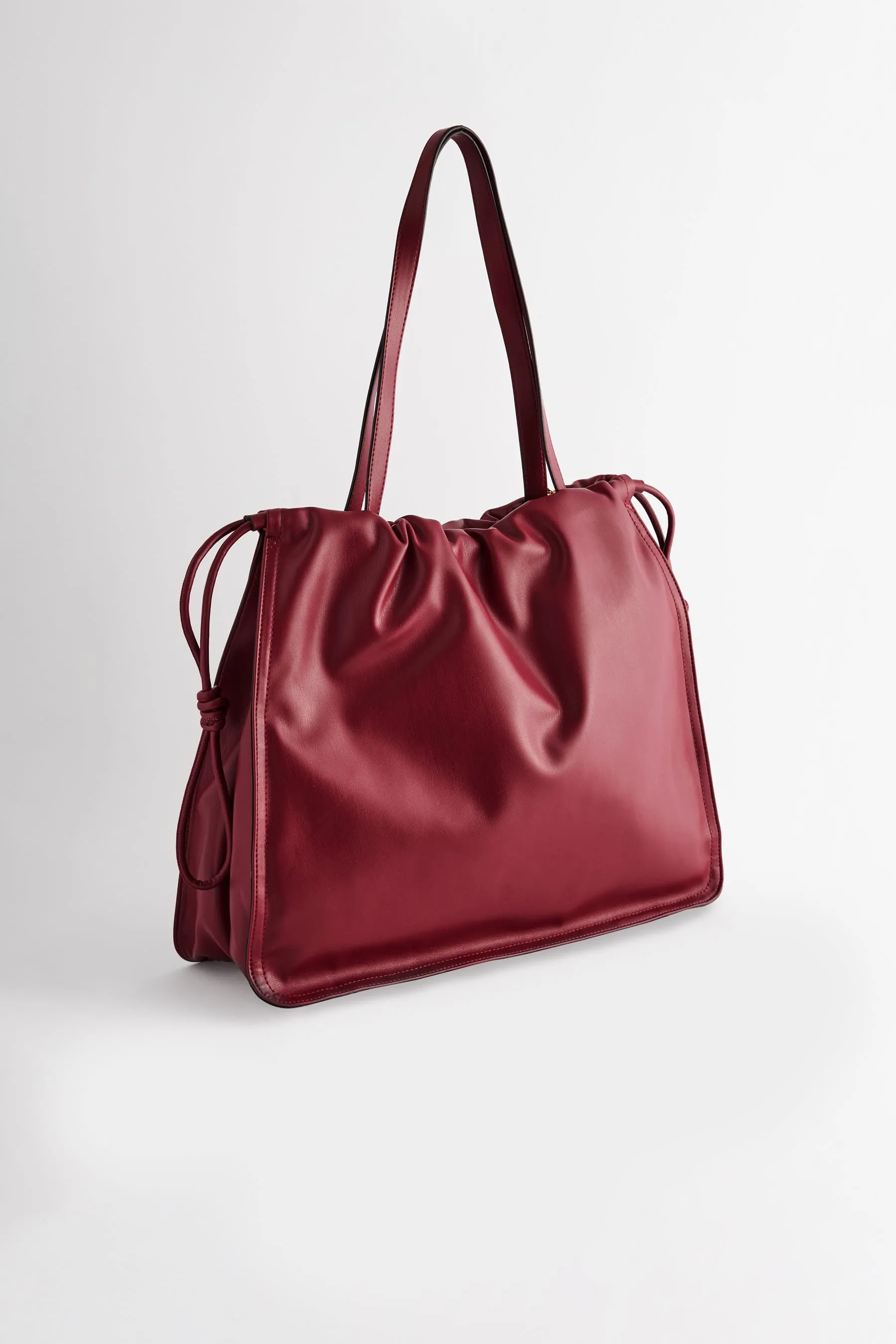 Berry Red Chain Detailed Shoulder Bag