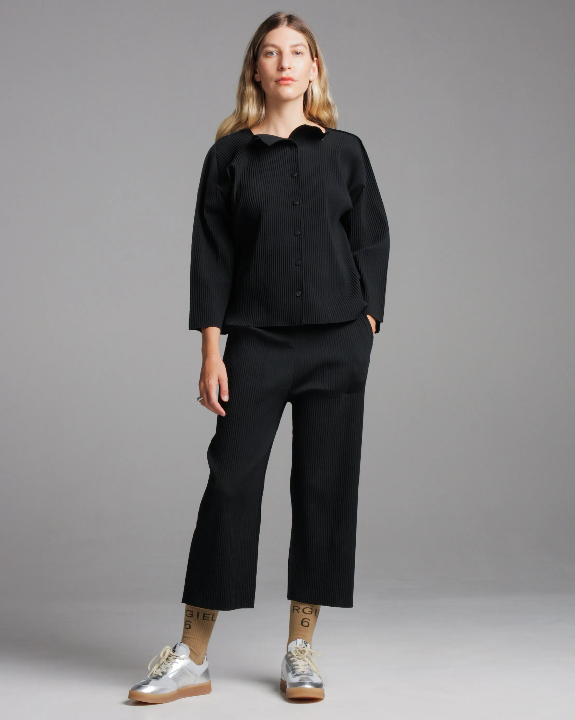 Black Fine Knit Pleats Trousers