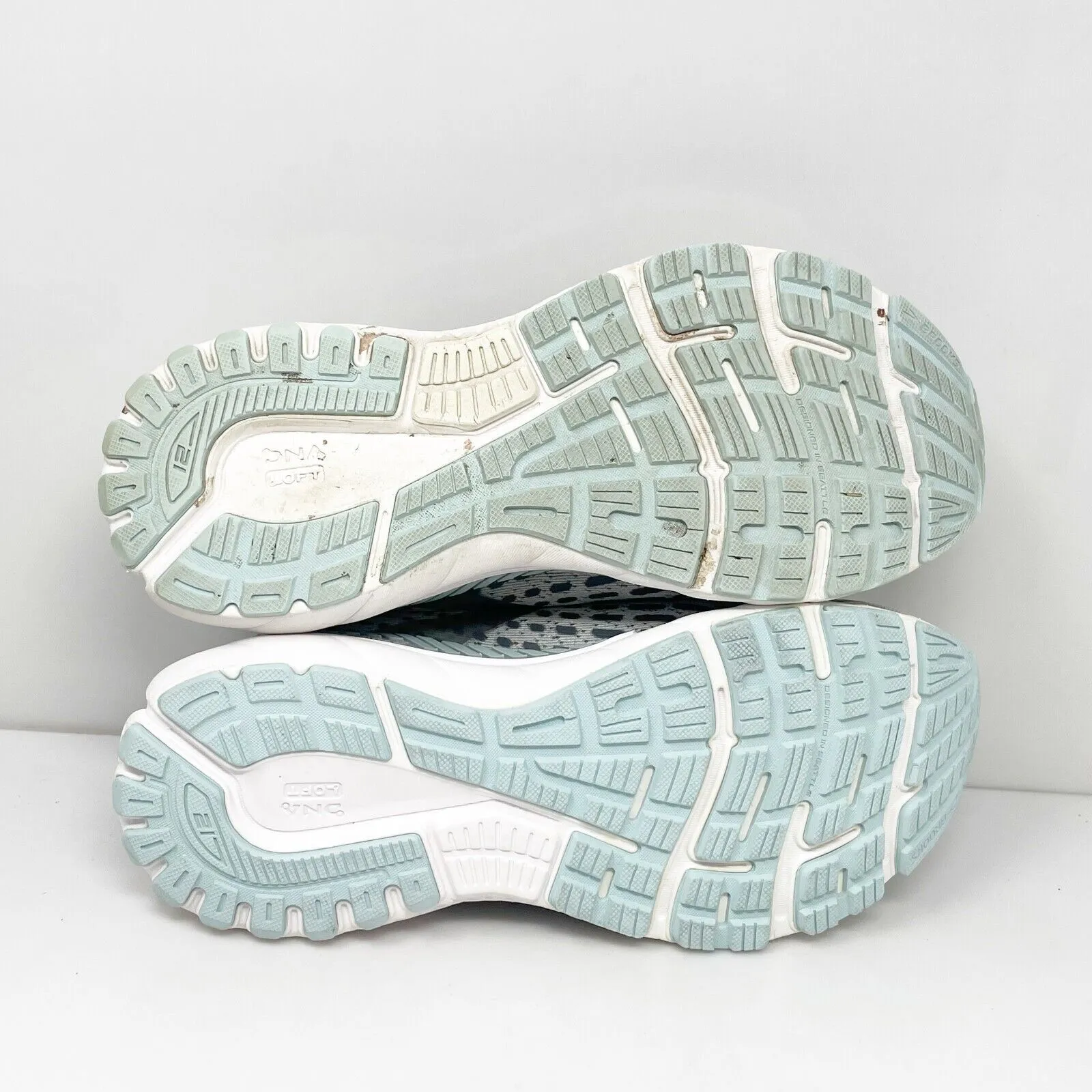 Brooks Womens Adrenaline GTS 21 1203291B061 Gray Running Shoes Sneakers Size 9 B