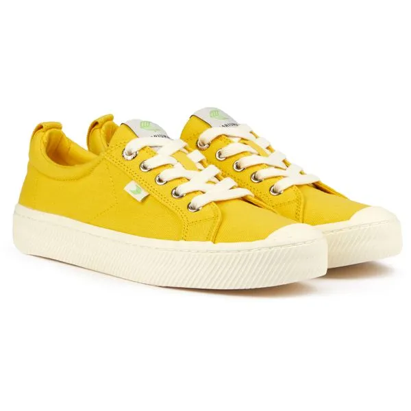 Cariuma Oca Low Trainers