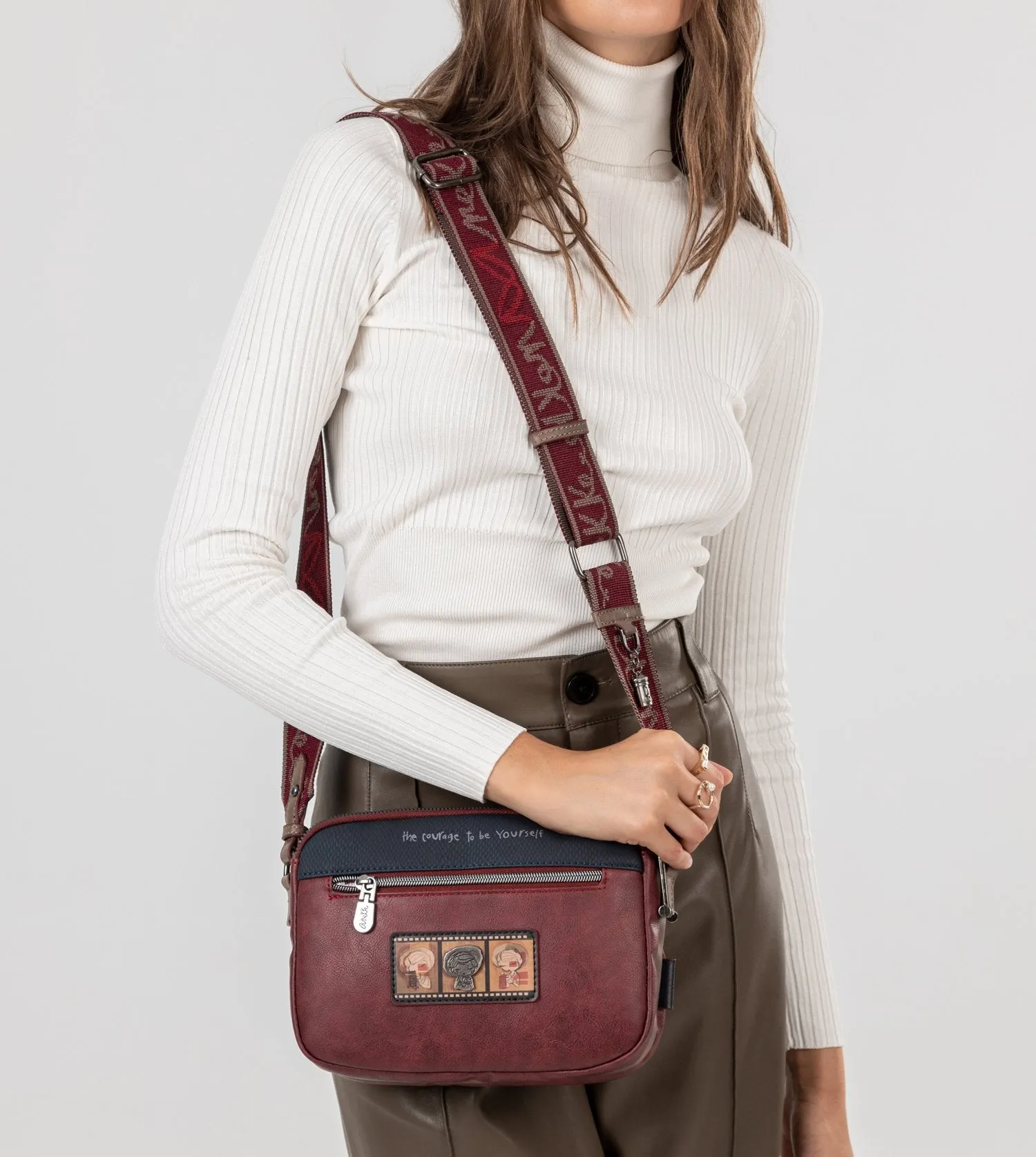 City Art triple compartment crossbody bag with a flap