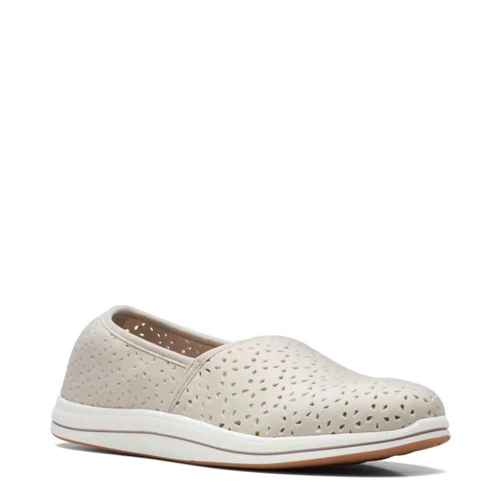 Clarks Women's Breeze Emily Perfed Slip On in Taupe