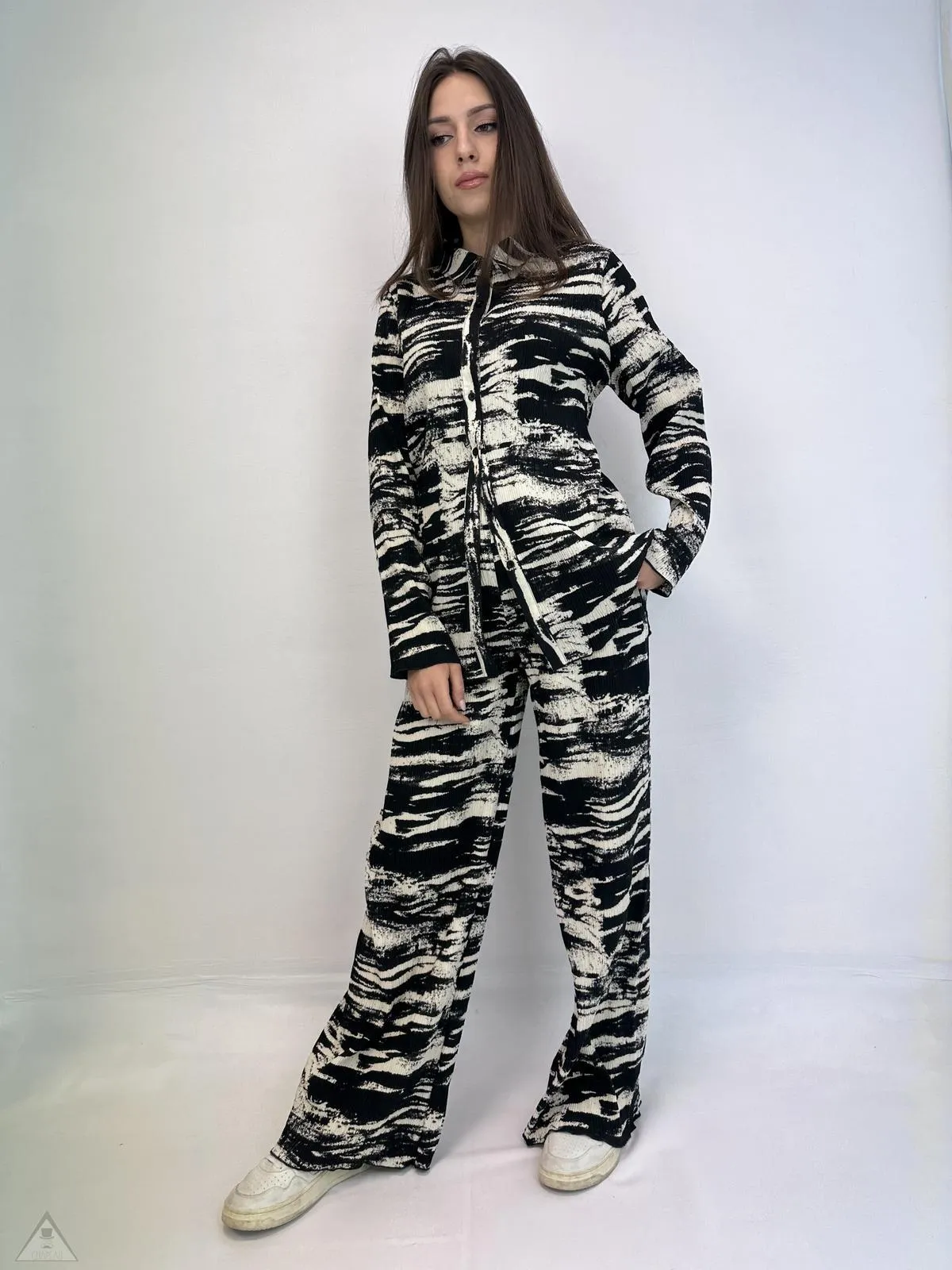 Completo Tye Dye Black and White