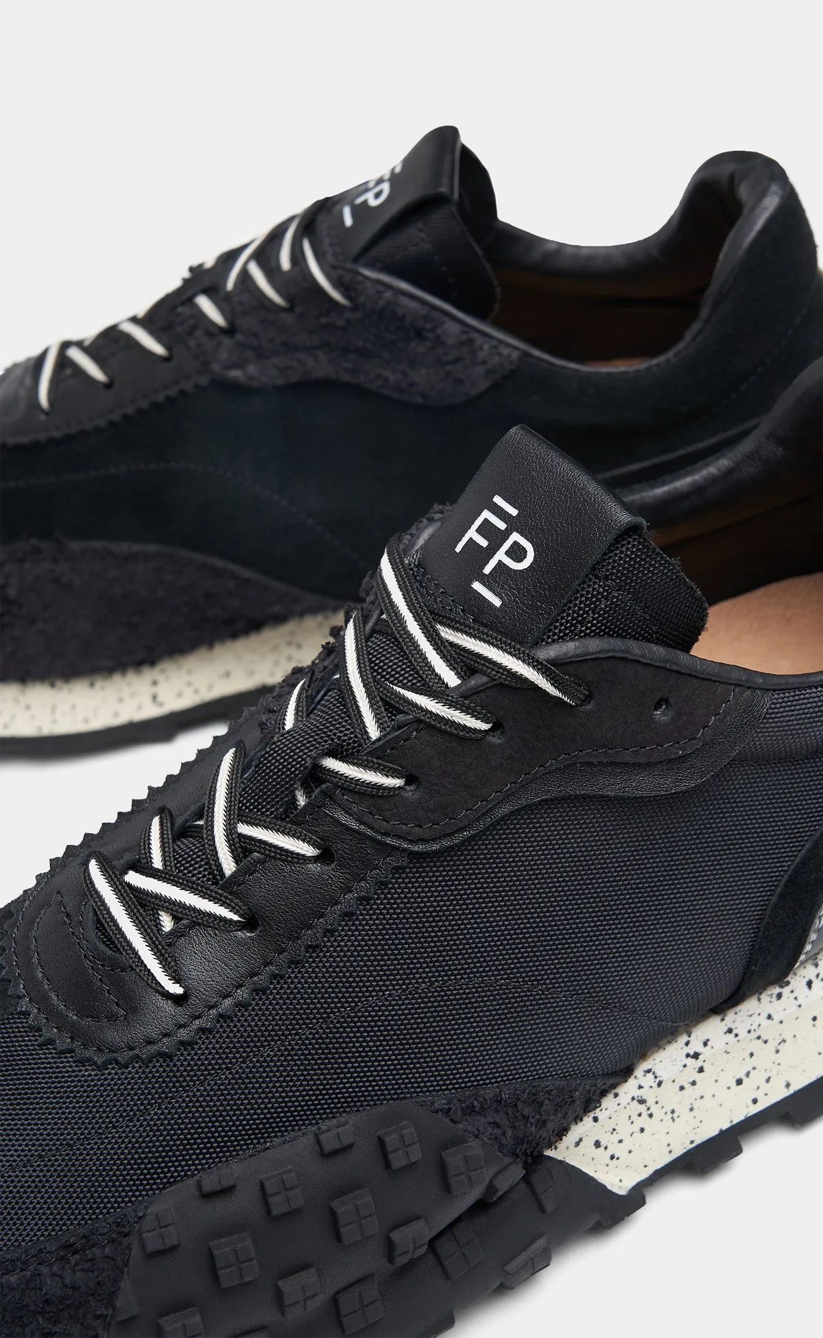 Crease Runner Sneakers - Sprint Black