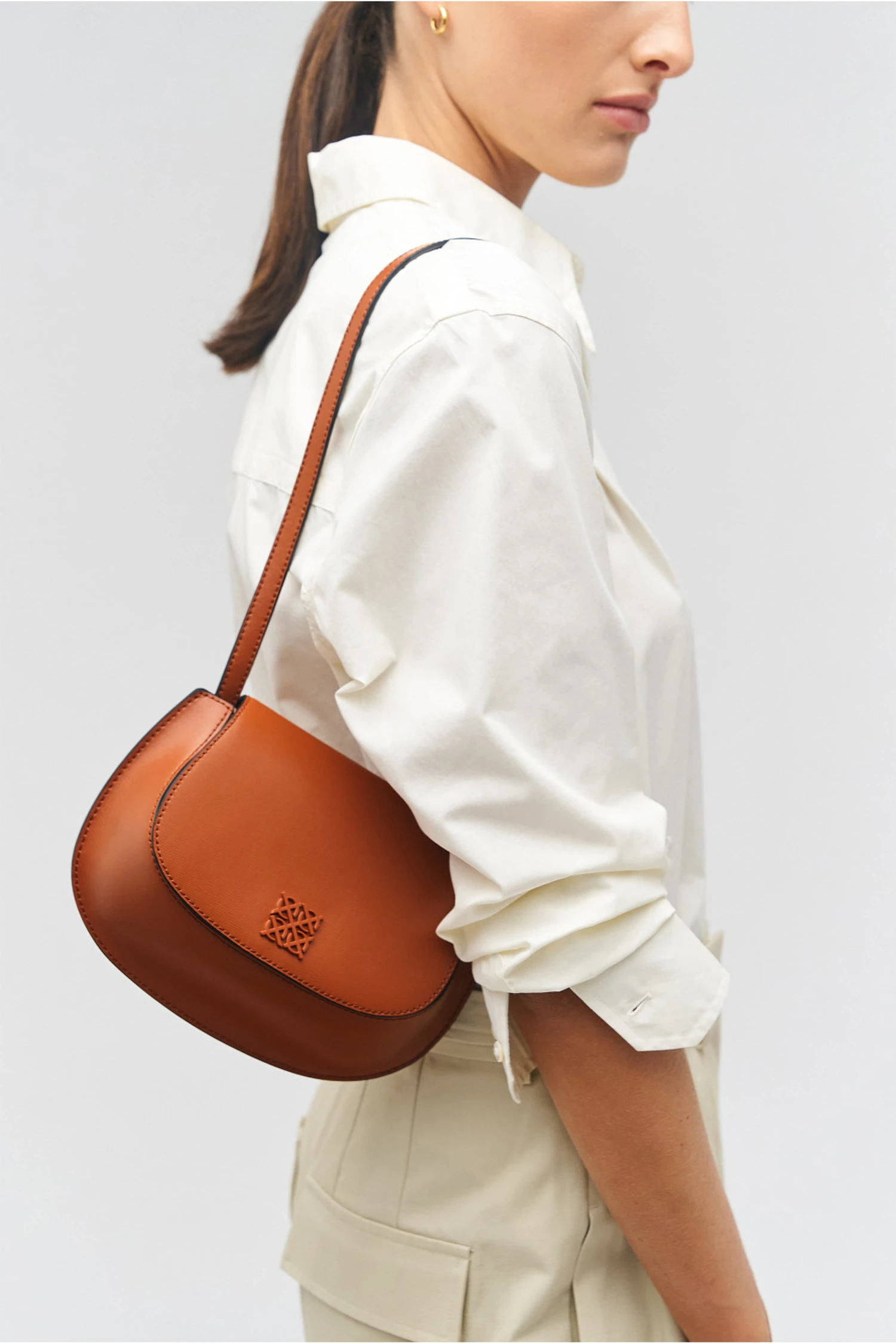 --Della Saddle Shoulder Bag-