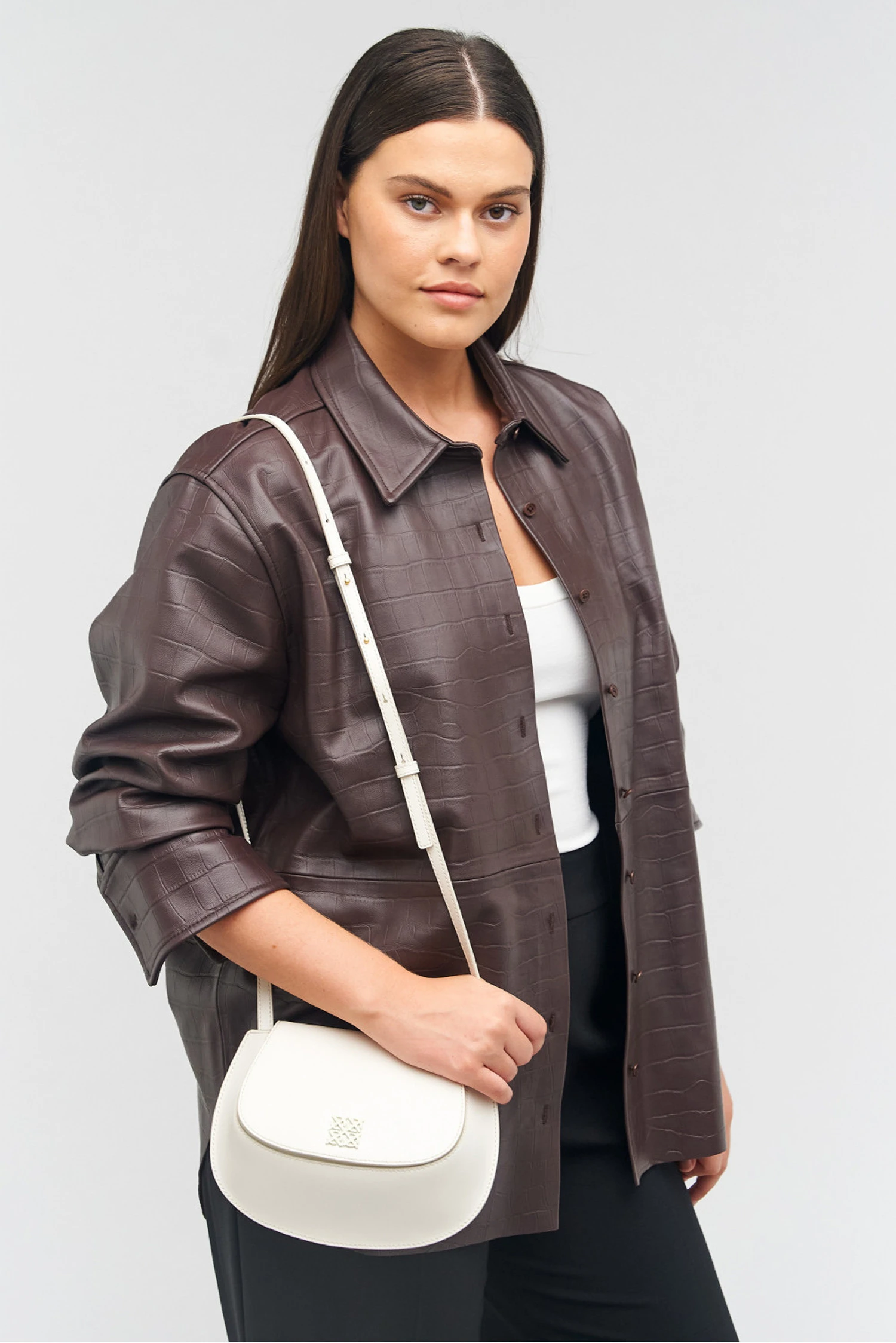 --Della Saddle Shoulder Bag-