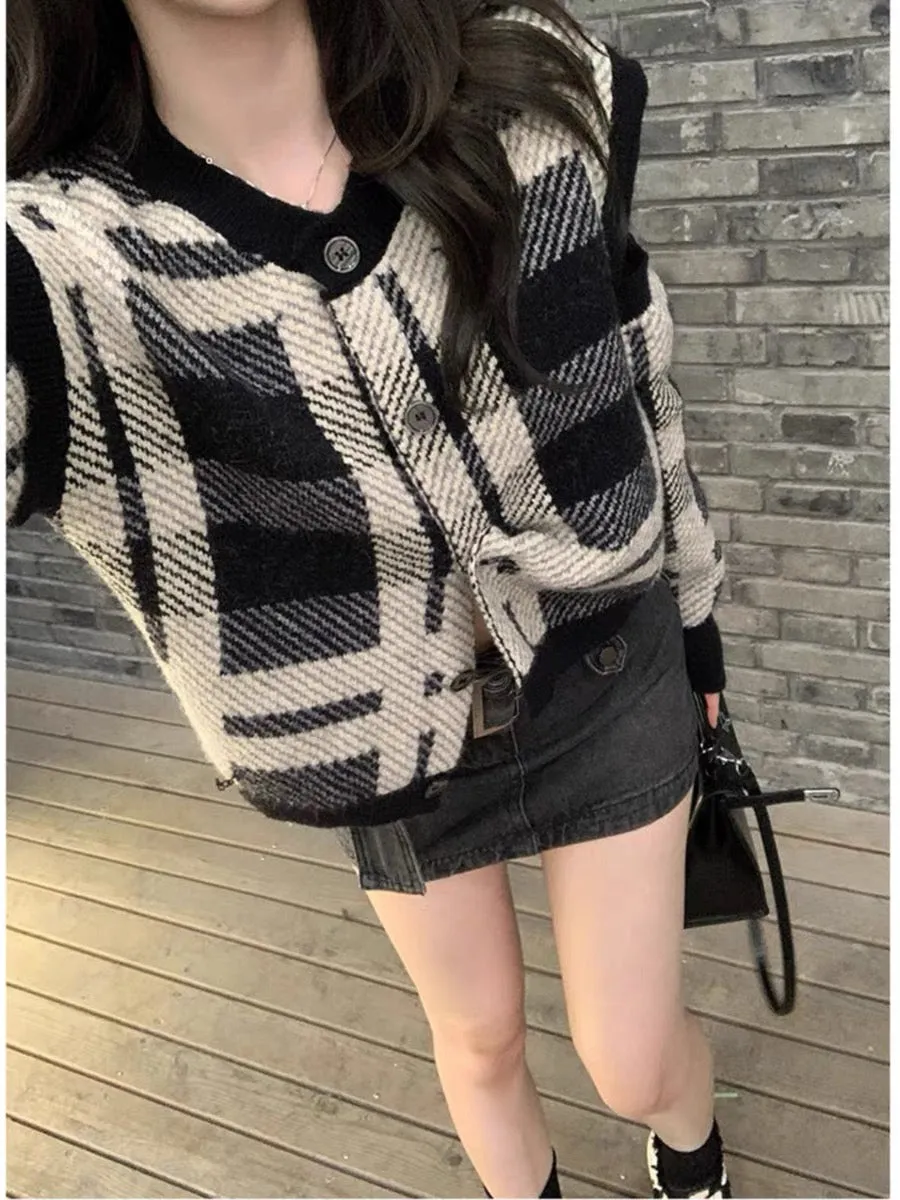 EUSKY IIWAN plaid contrasting color small fragrant style knitted cardigan sweater jacket women's spring new outer top (T380)