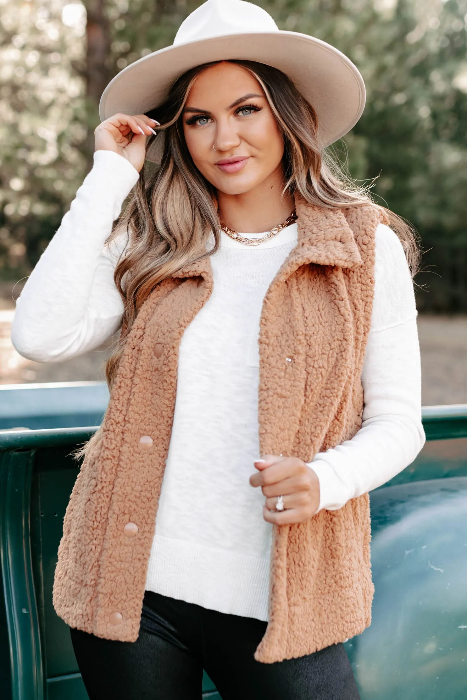 Hardly Cold Sherpa Vest (Camel)