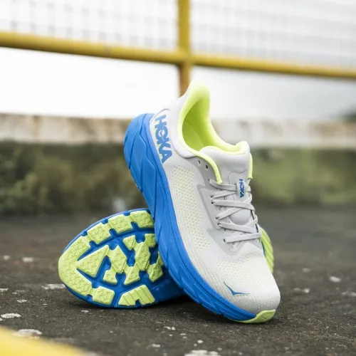 Hoka Arahi 7 Stardust / Electric Cobalt