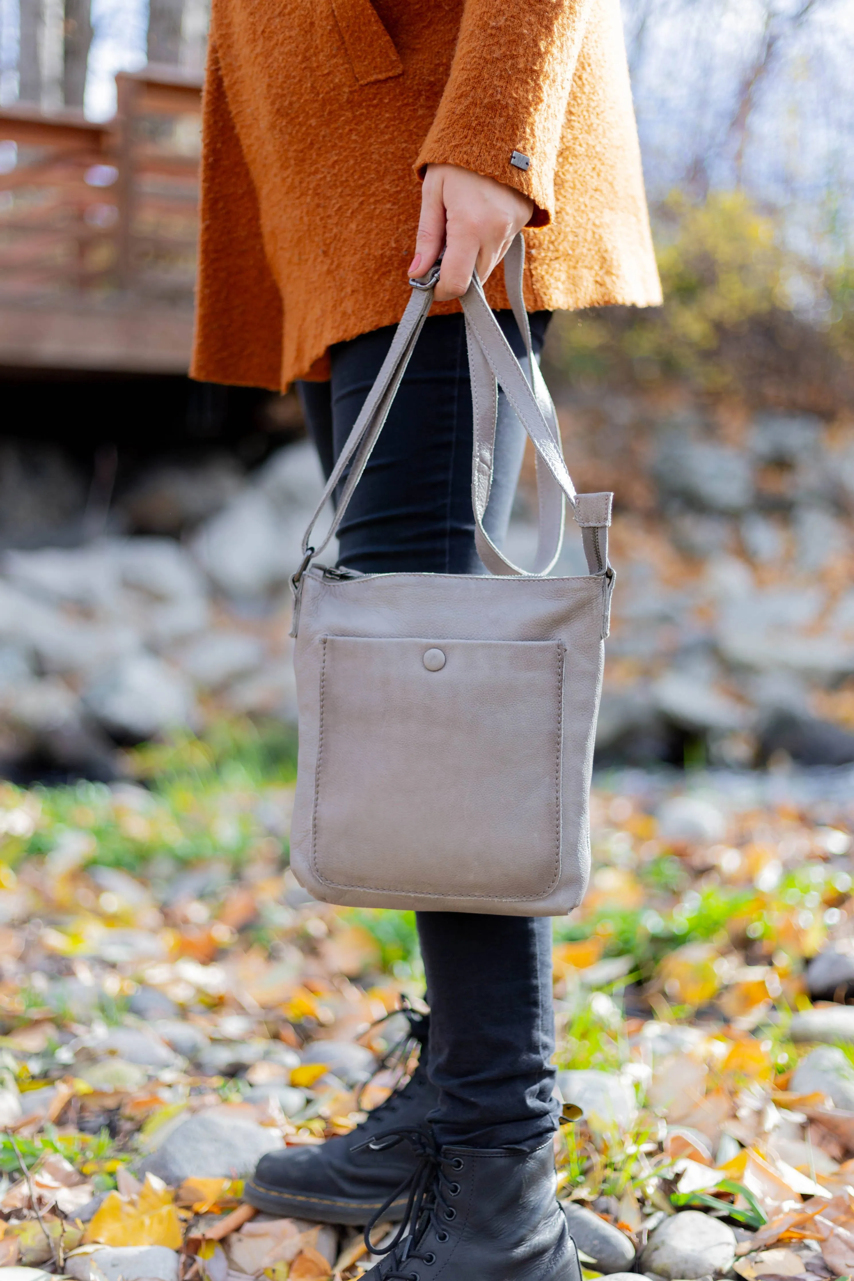 [ISABELLA] SMALL CROSSBODY BAG | SUPER SOFT NAPPA LEATHER: Mocha