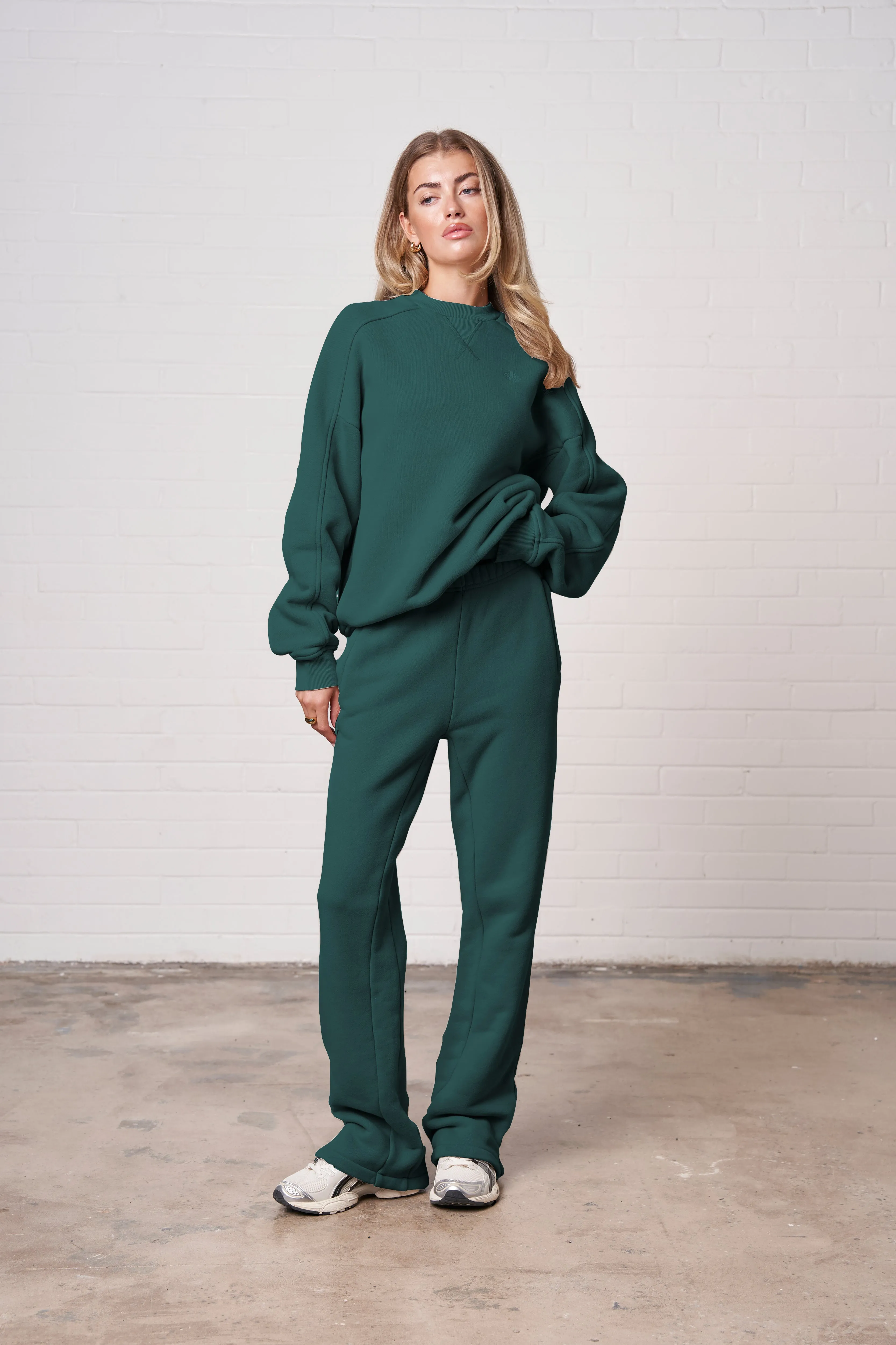 LAUNDERED CLASSICS STRAIGHT LEG JOGGERS - GREEN