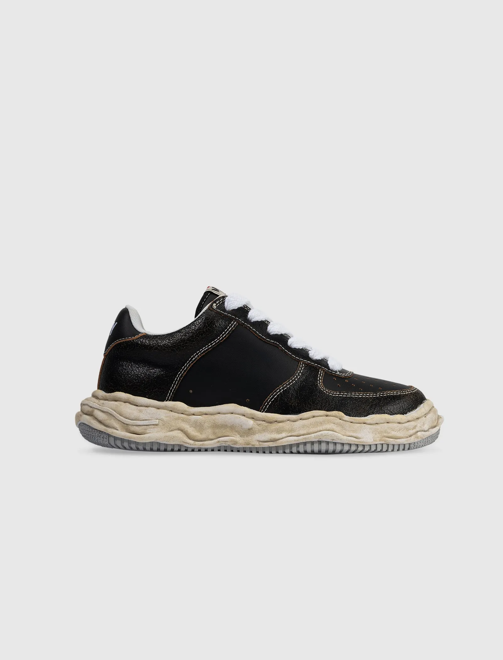 MAISON MIHARA YASUHIRO WAYNE LOW TOP CRACKING LEATHER SNEAKERS 