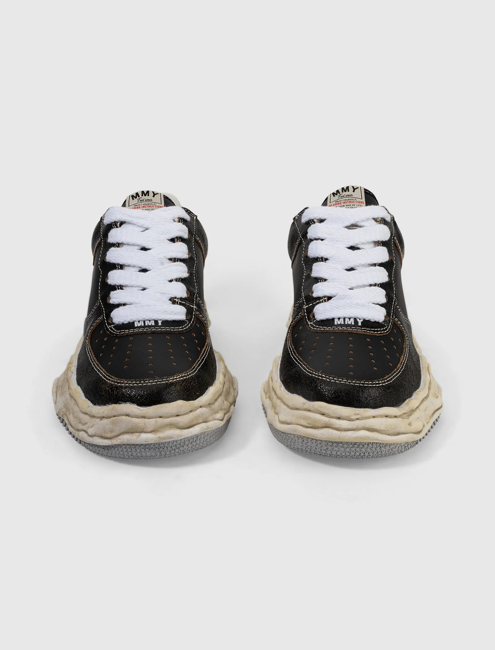 MAISON MIHARA YASUHIRO WAYNE LOW TOP CRACKING LEATHER SNEAKERS 