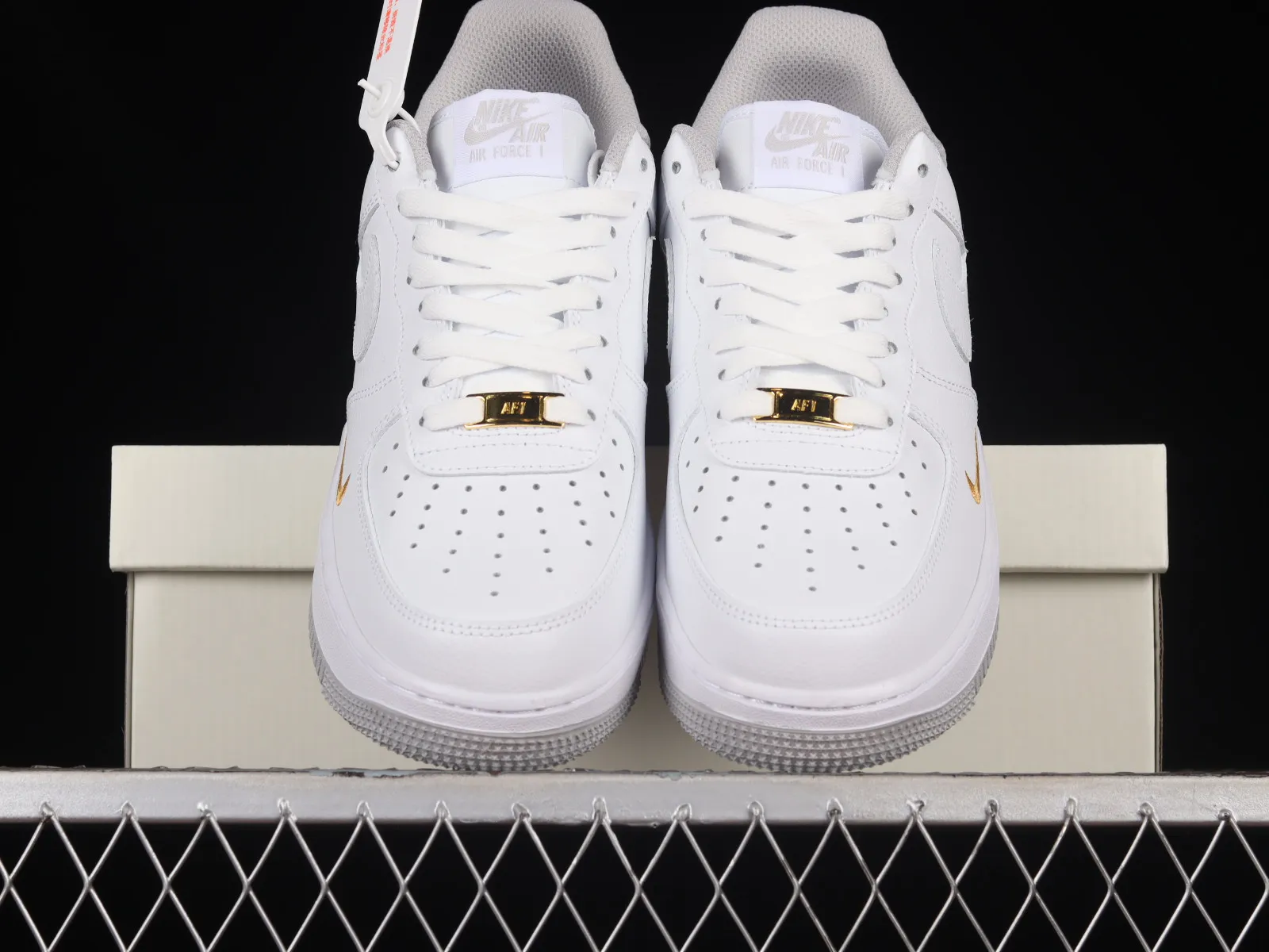 Nike Air Force 1 07 Low White Lighe Grey Metallic Gold DD1225-002