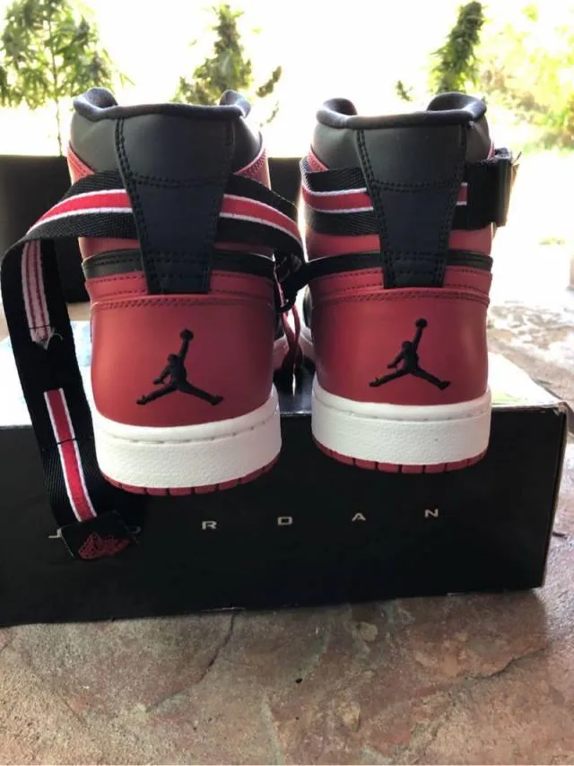 Nike Air Jordan 1 Bred High Strap 2008 Banned.