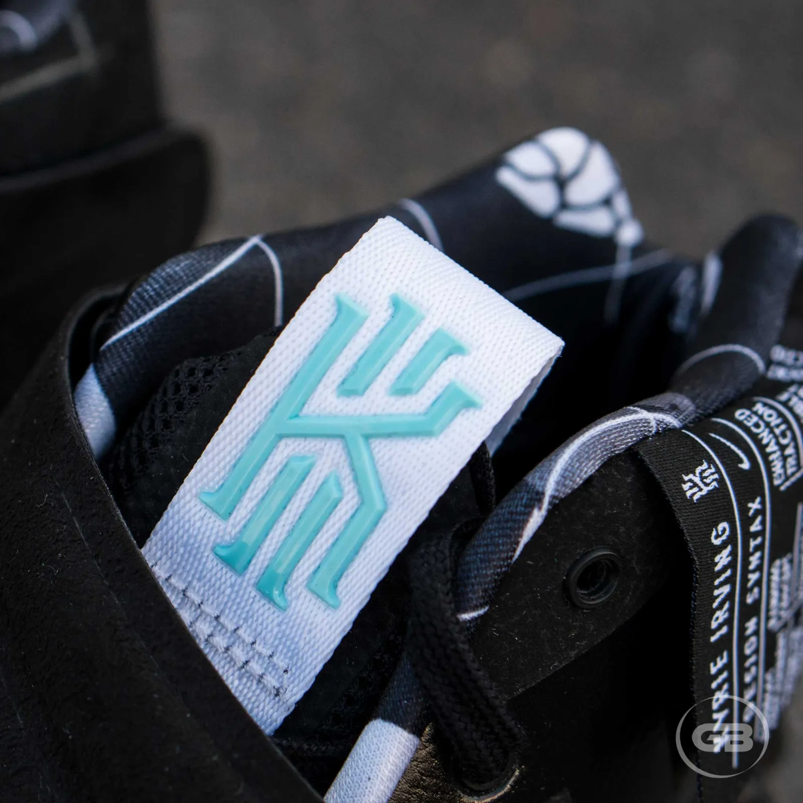 Nike Kyrie Hybrid S-1 ''What the''