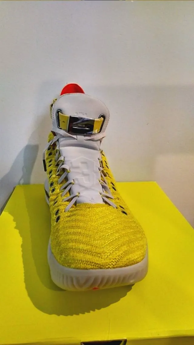 Nike LeBron 16 Harlem Stage