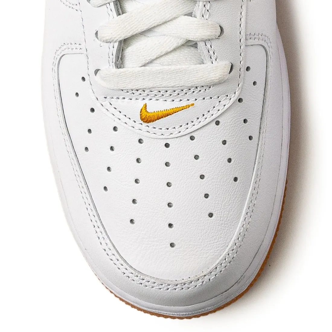 Nike Men Air Force 1 Low Retro (white / university gold-gum yellow)