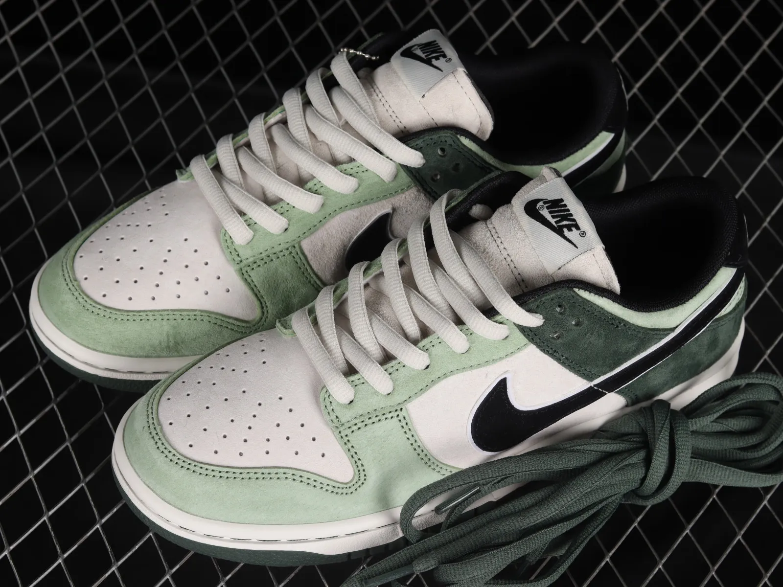 Otomo Katsuhiro x Nike SB Dunk Low Steamboy OST Green Black LF0068-001