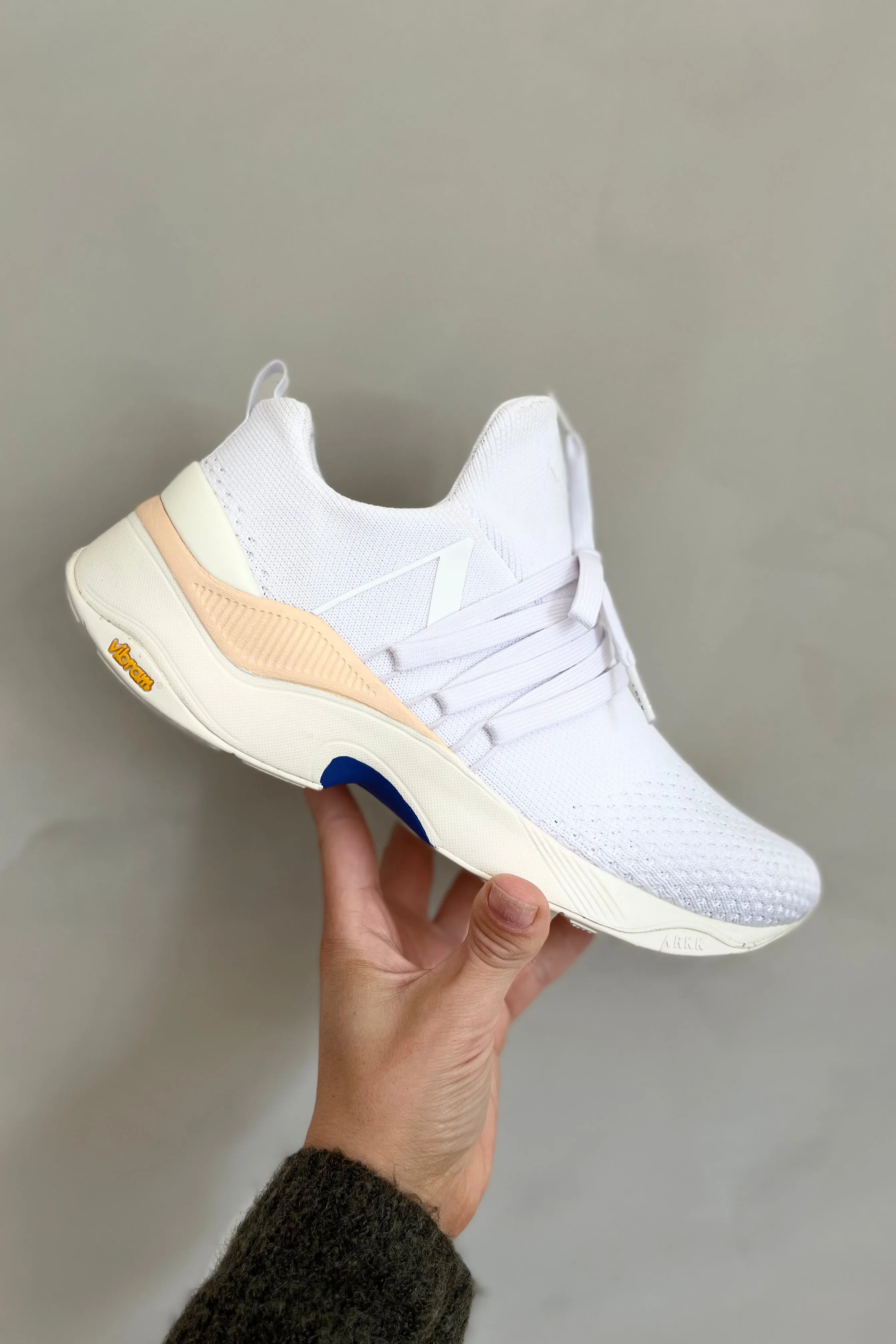 Raven FG PET Vulkn Vibram | White Nude Blush | Sneakers fra Arkk