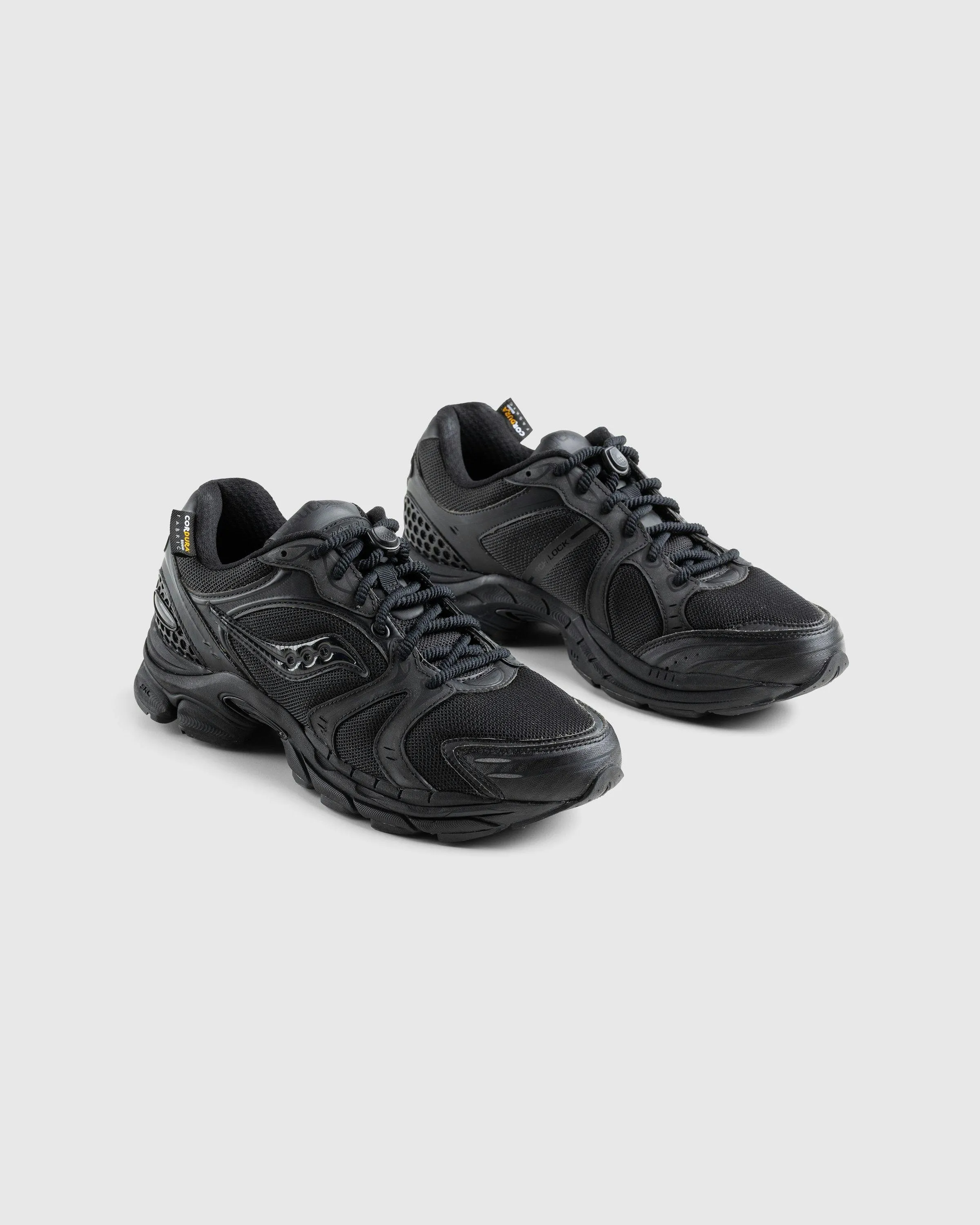 Saucony – ProGrid Triumph 4 Black | Highsnobiety Shop