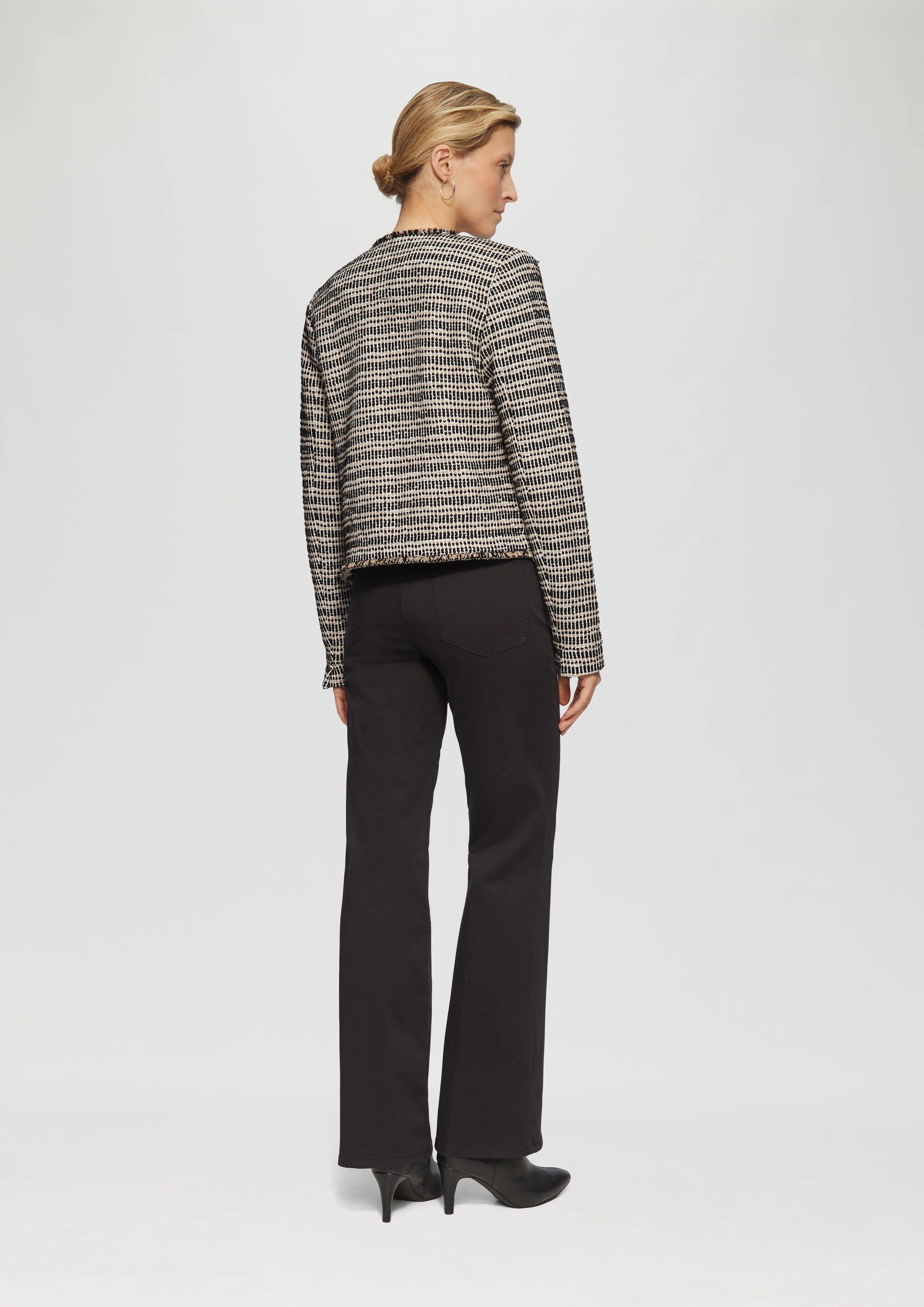 Short jacket in a bouclé look with a frayed edge