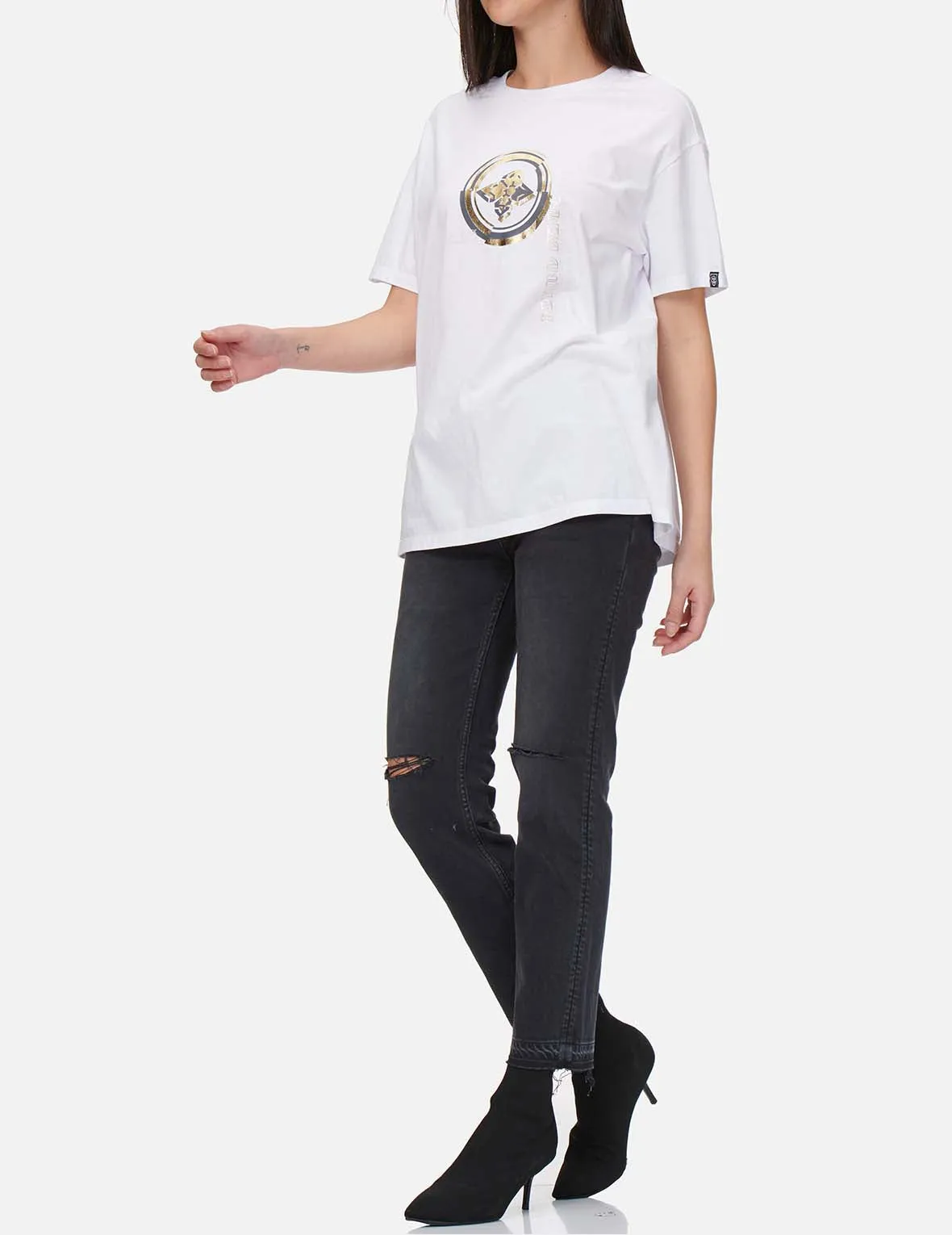 Slashed Kamon and Logo Embroidered Cropped Straight Fit Jeans