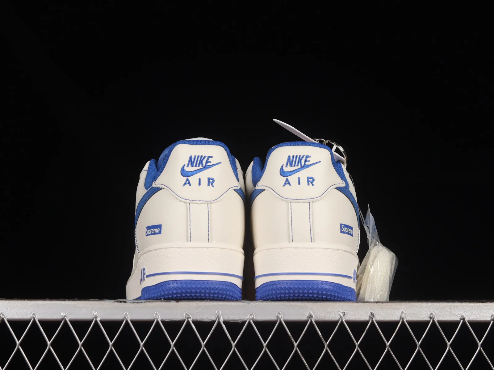 Supreme x Nike Air Force 1 07 Low Beige Royal Blue SU0220-010