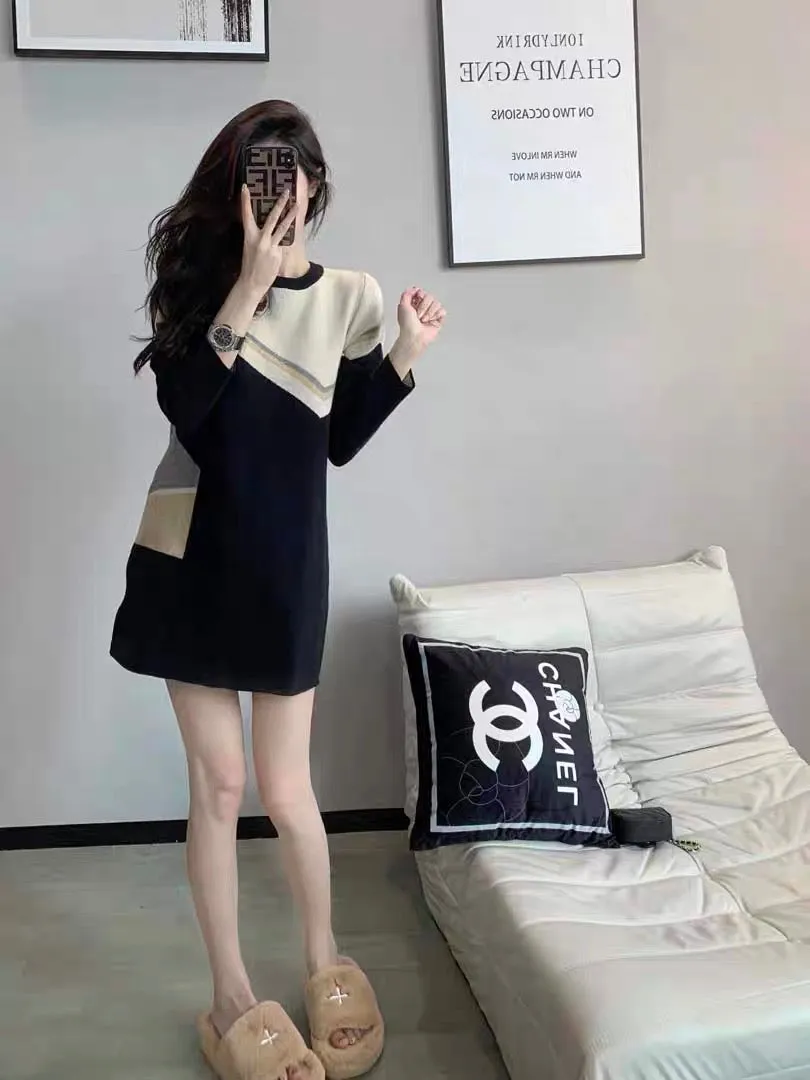 Sweater dress women's 2023 autumn new French style high-end temperament fashionable casual knitted long-sleeved skirt (B2618)