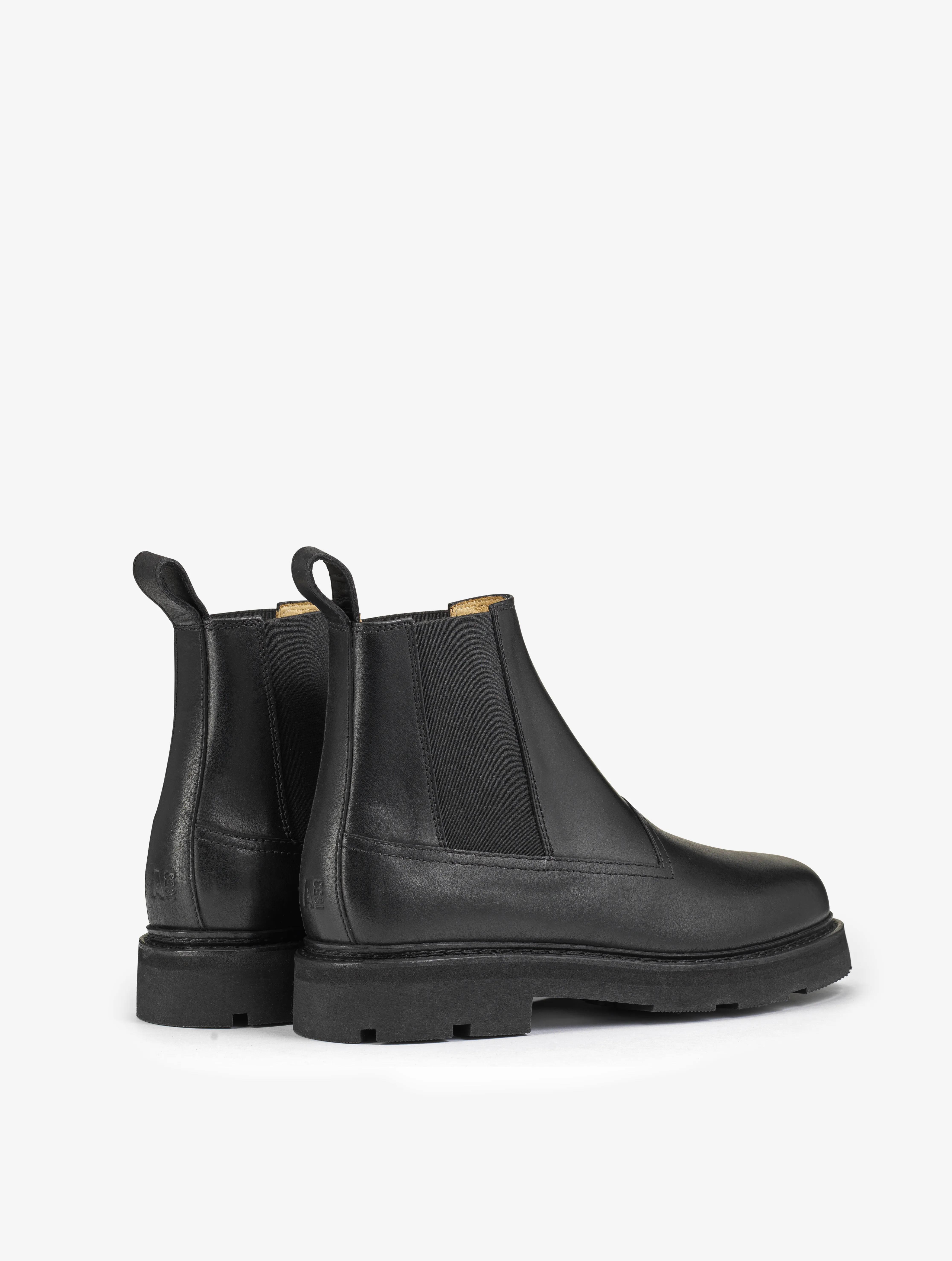 The Norwegian-stitched leather Chelsea boot