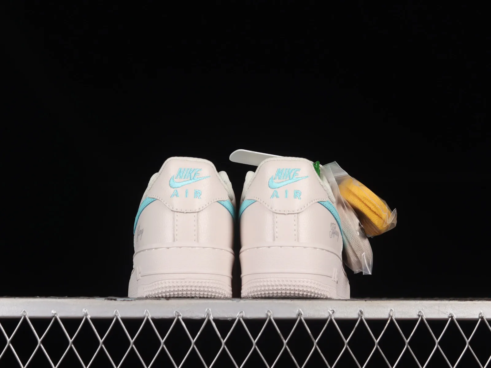 Tiffany & Co. x Nike Air Force 1 07 Low SP Friends and Family Off-White DZ1382-211