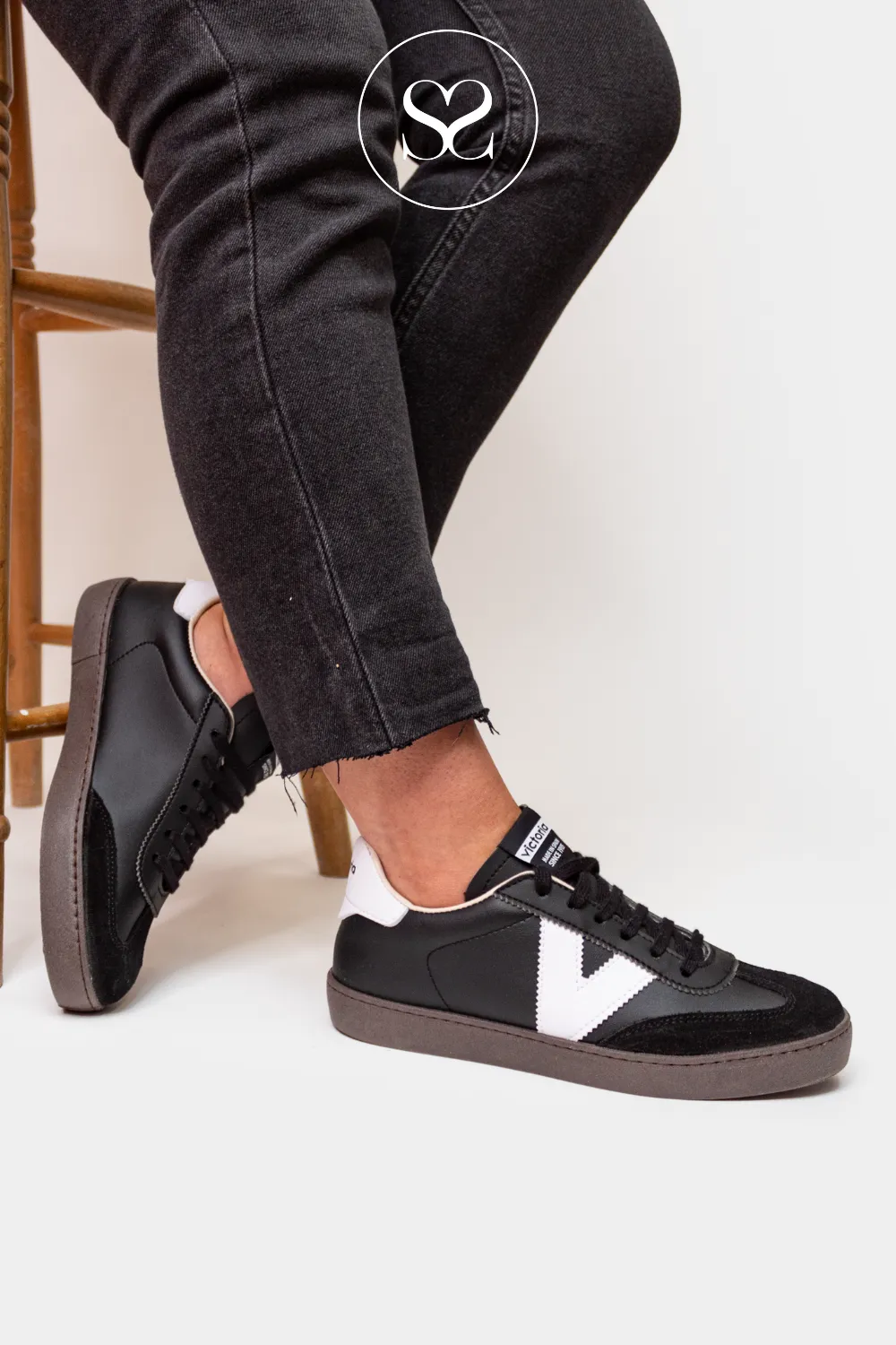 VICTORIA 1-126186 BLACK TRAINERS