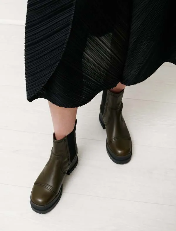 Wafa Lug Sole Chelsea Boot - Olive Green