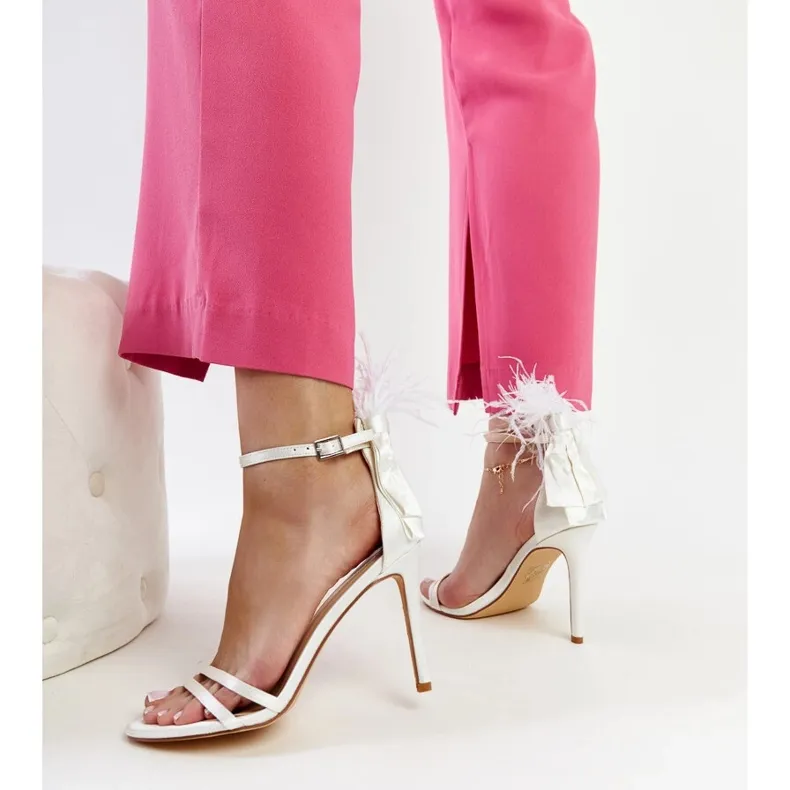 White sandals with feathers by Adalgisio