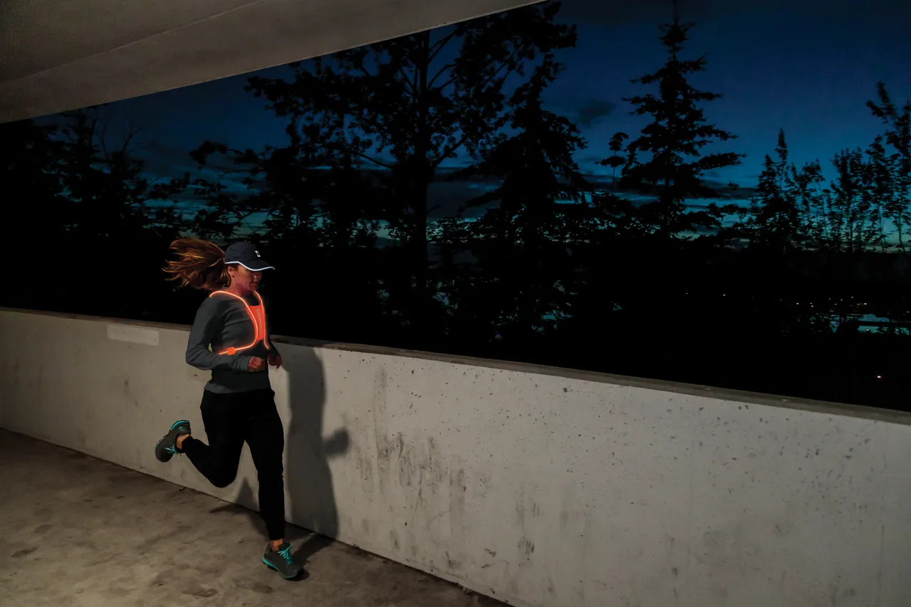 Xinglet Optic Beam Lite Rechargeable Flashing Reflective Running Vest